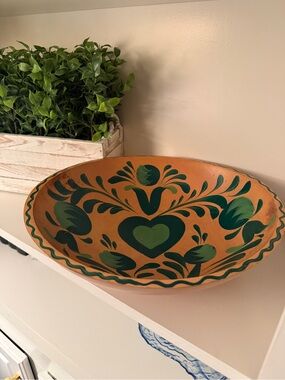 Hand Painted Wood Folk Art Bowl Green Tulip Heart Pennsylvania Dutch Style 13”